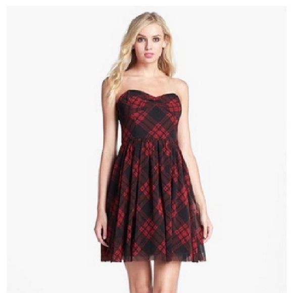 Betsey Johnson Dresses & Skirts - Betsey Johnson strapless plaid dress